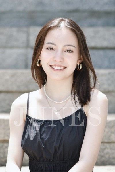 エマ　コックス