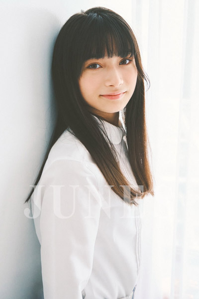 アンナ　サハラ