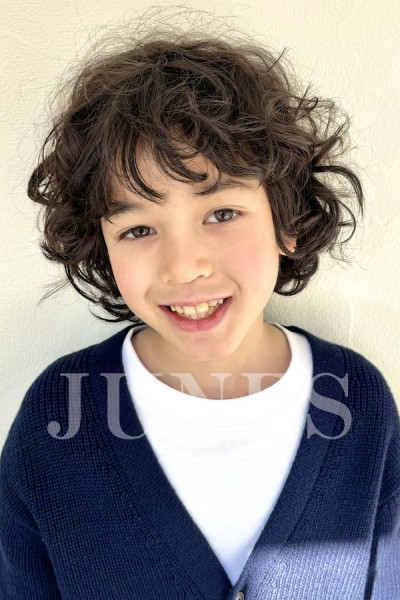 アシュトン　ヤスイ