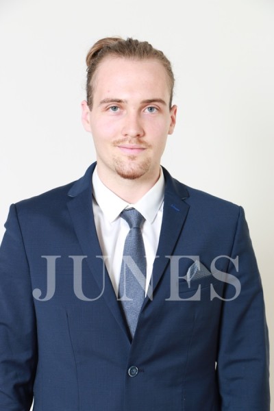 アントネン　ムノ