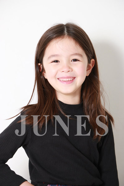 ニナ　ジェネス