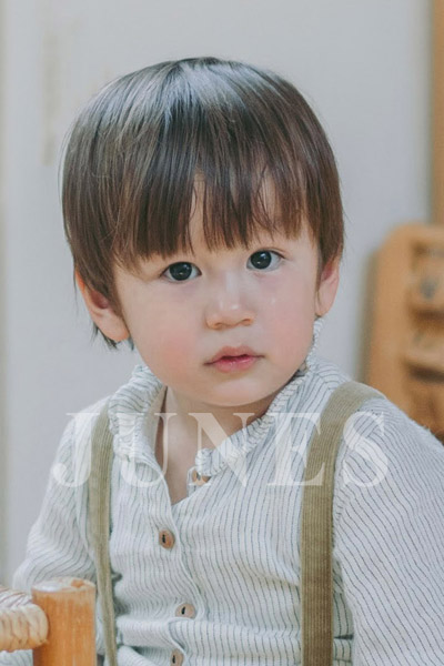 アオイ　エイチ