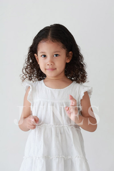 アリス　イワグ