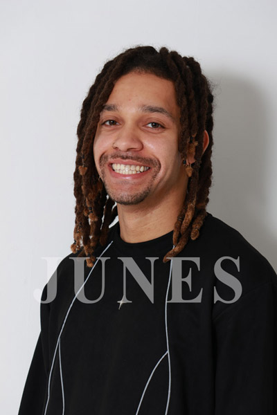 ニキタ　コマツ